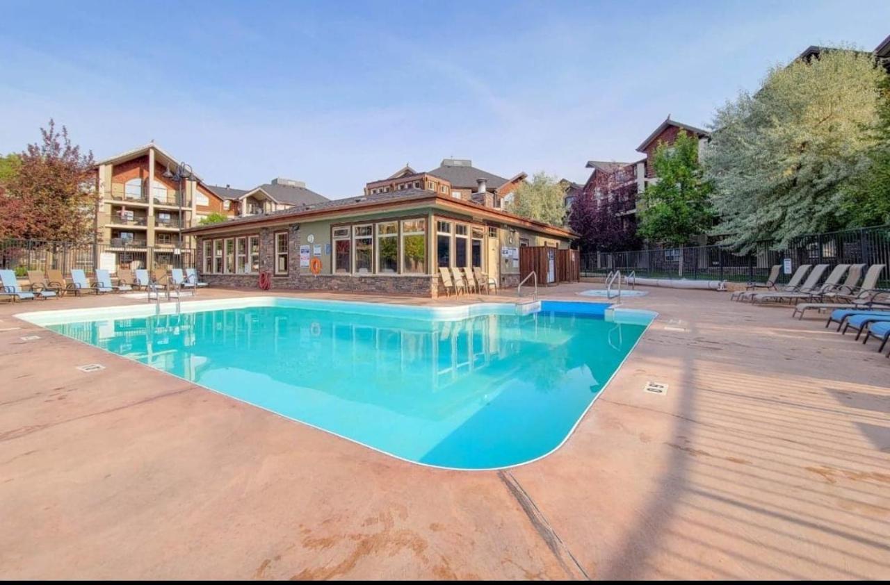 Mountain Getaway Condo - 5 Min Walk To The Beach! Invermere Buitenkant foto