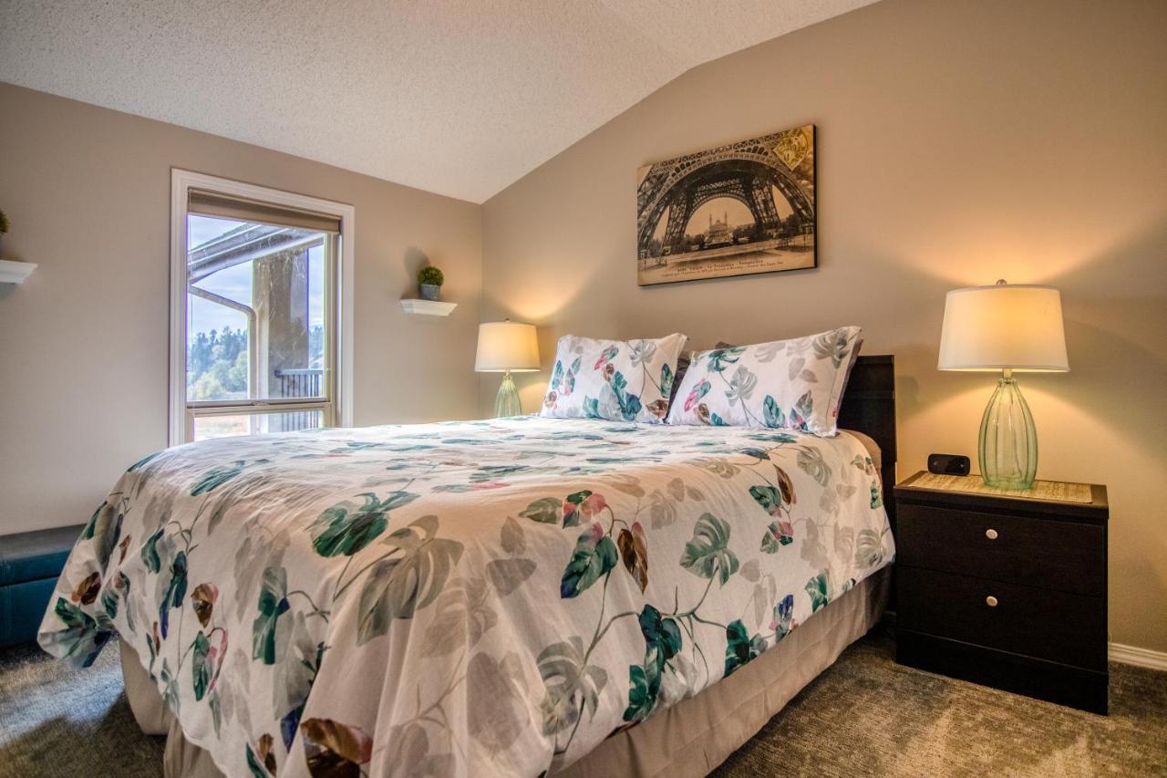 Mountain Getaway Condo - 5 Min Walk To The Beach! Invermere Buitenkant foto