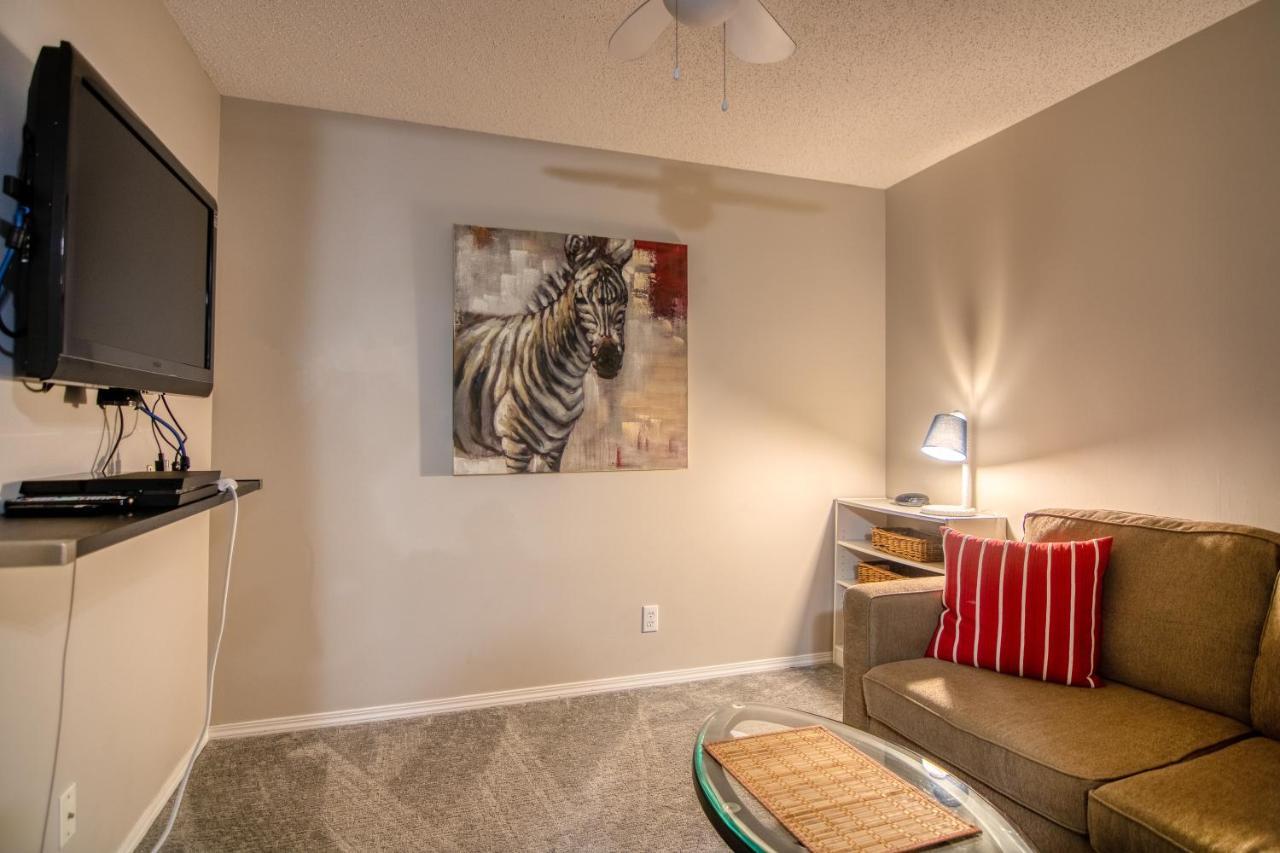 Mountain Getaway Condo - 5 Min Walk To The Beach! Invermere Buitenkant foto