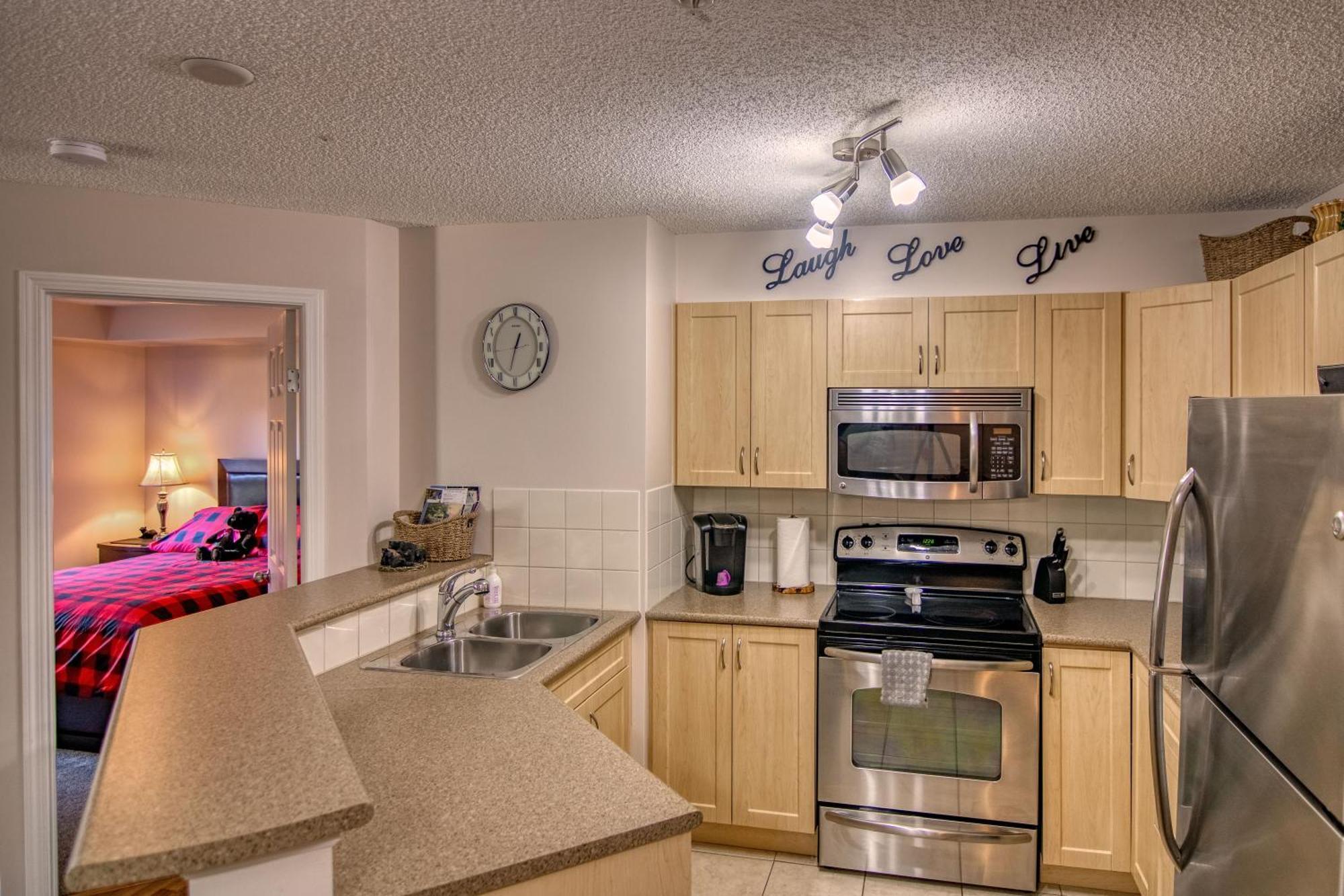 Mountain Getaway Condo - 5 Min Walk To The Beach! Invermere Buitenkant foto