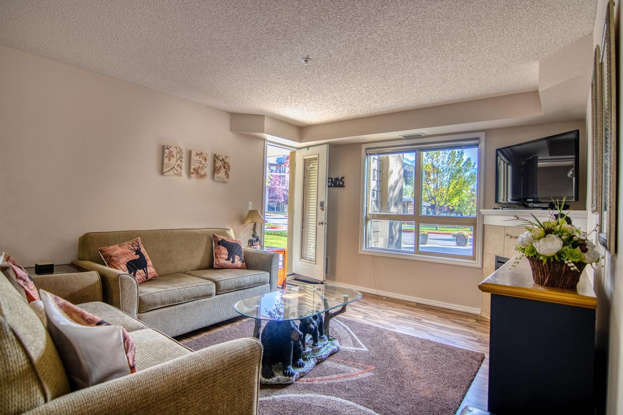 Mountain Getaway Condo - 5 Min Walk To The Beach! Invermere Buitenkant foto