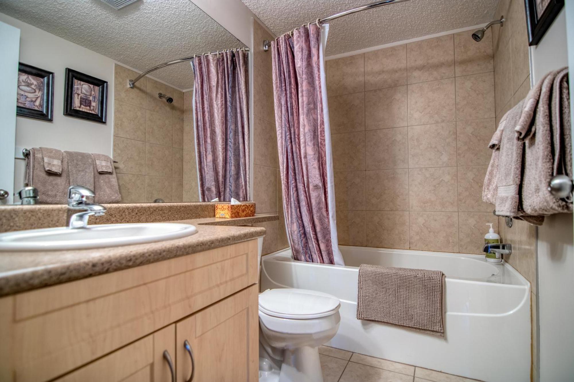 Mountain Getaway Condo - 5 Min Walk To The Beach! Invermere Buitenkant foto