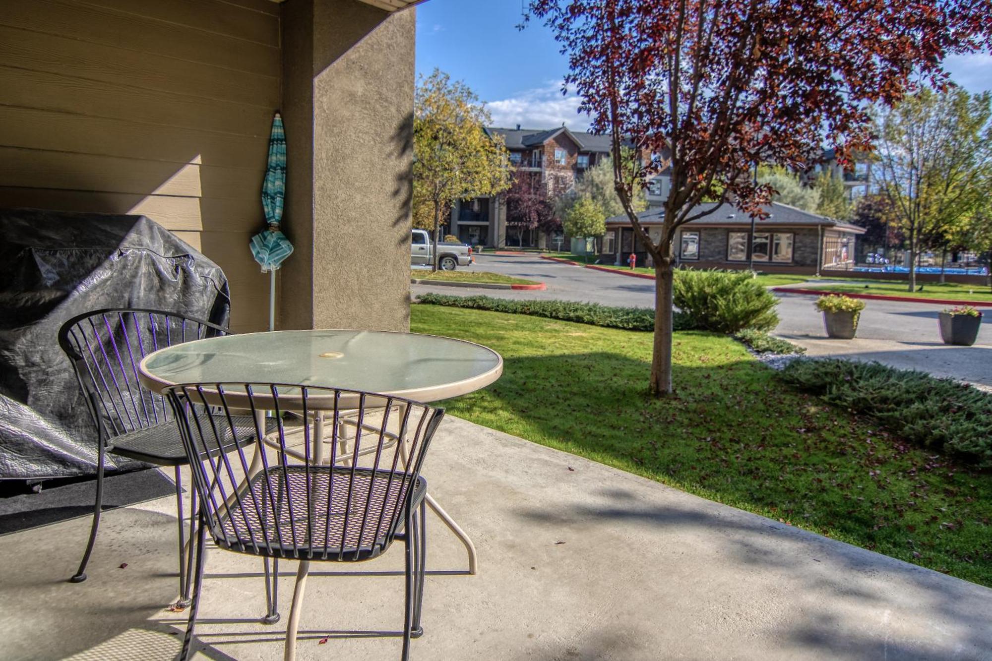 Mountain Getaway Condo - 5 Min Walk To The Beach! Invermere Buitenkant foto